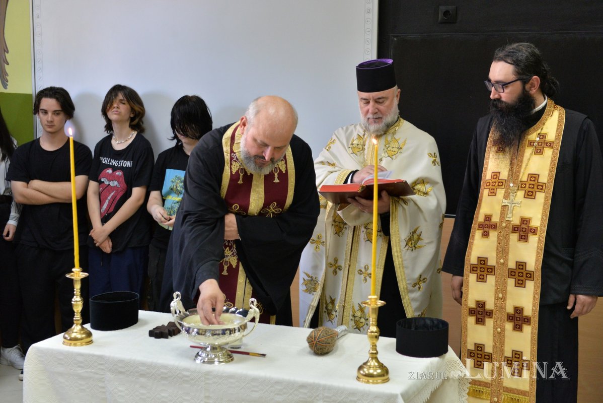Binecuvântare pentru elevii unui liceu bucureștean 216324