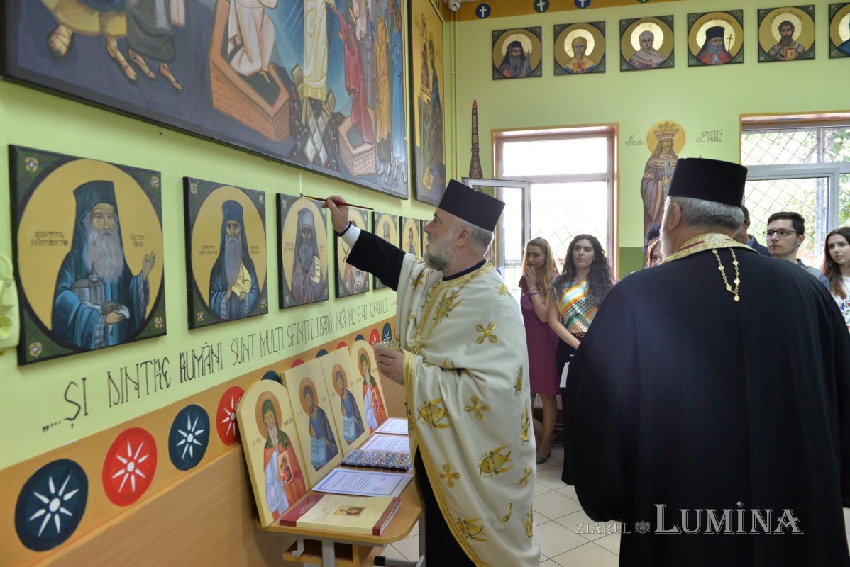 Binecuvântare pentru elevii unui liceu bucureștean 216328