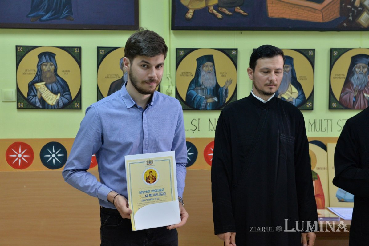 Binecuvântare pentru elevii unui liceu bucureștean 216335