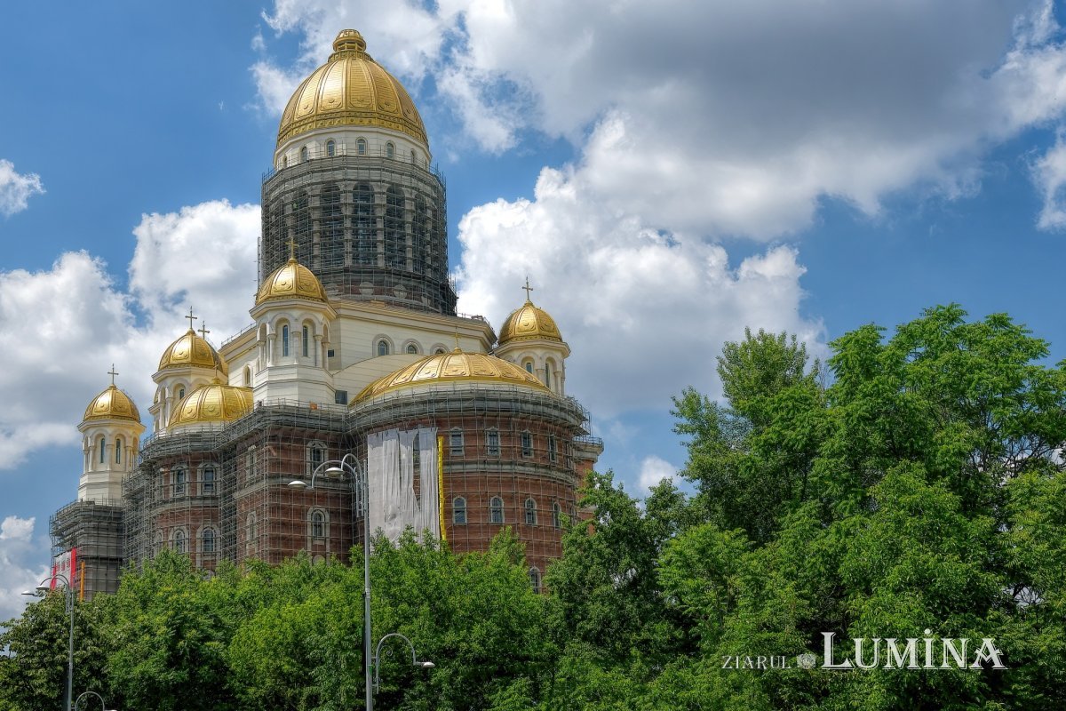 Cruce şi Înviere, suferinţă şi biruinţă în istoria poporului român 216406
