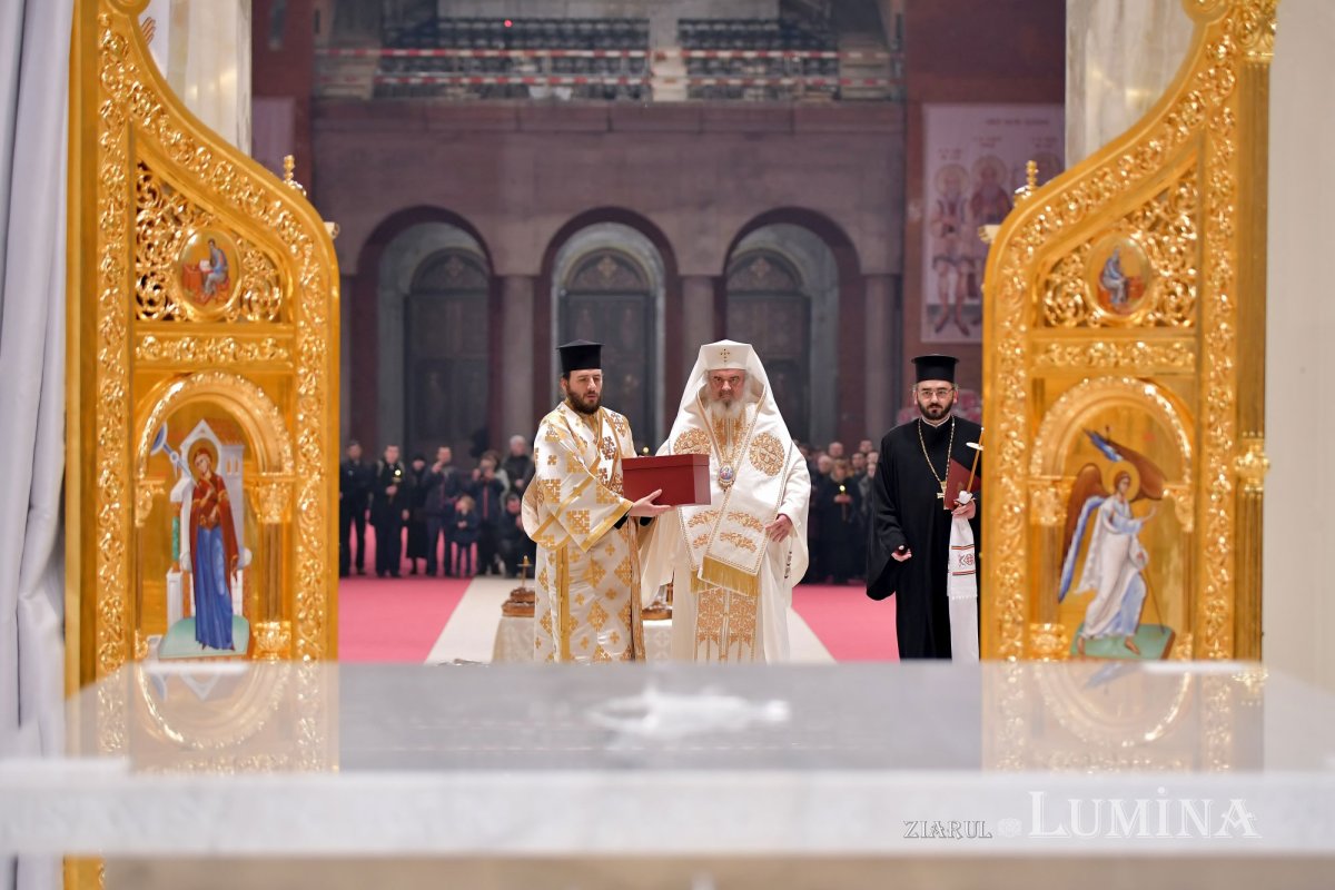 Cruce şi Înviere, suferinţă şi biruinţă în istoria poporului român 216422