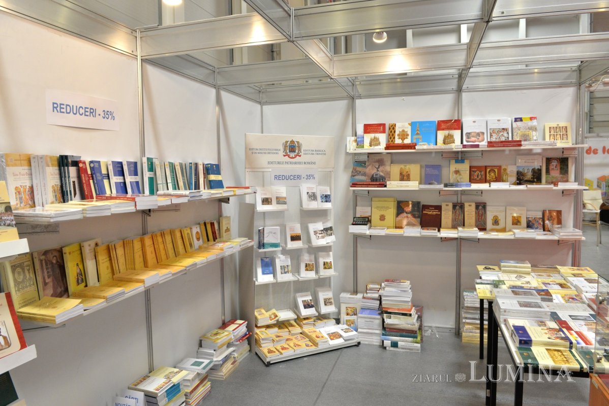 „Printre păsări şi crini. Cugetări creştine dintr-un veac grăbit”, un volum-îndemn spre căutarea bucuriilor credinţei 216367