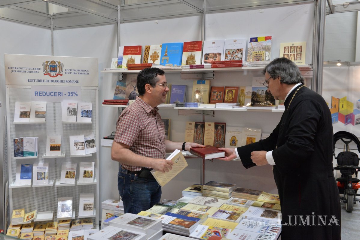 „Printre păsări şi crini. Cugetări creştine dintr-un veac grăbit”, un volum-îndemn spre căutarea bucuriilor credinţei 216368