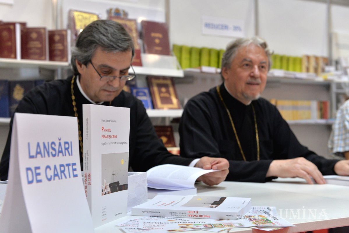 „Printre păsări şi crini. Cugetări creştine dintr-un veac grăbit”, un volum-îndemn spre căutarea bucuriilor credinţei 216370