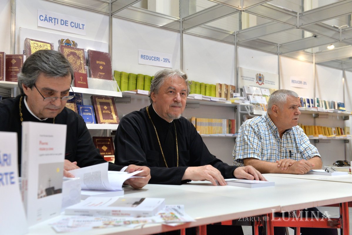 „Printre păsări şi crini. Cugetări creştine dintr-un veac grăbit”, un volum-îndemn spre căutarea bucuriilor credinţei 216371