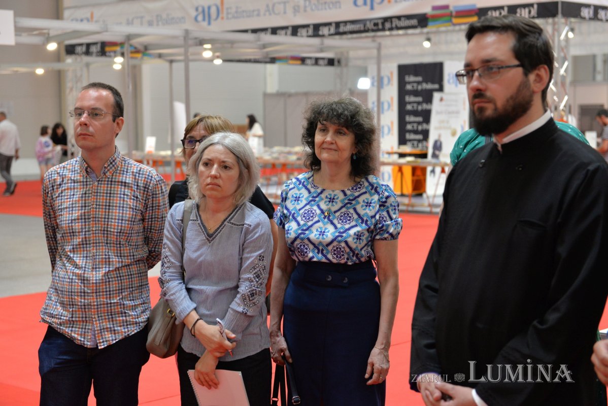 „Printre păsări şi crini. Cugetări creştine dintr-un veac grăbit”, un volum-îndemn spre căutarea bucuriilor credinţei 216372