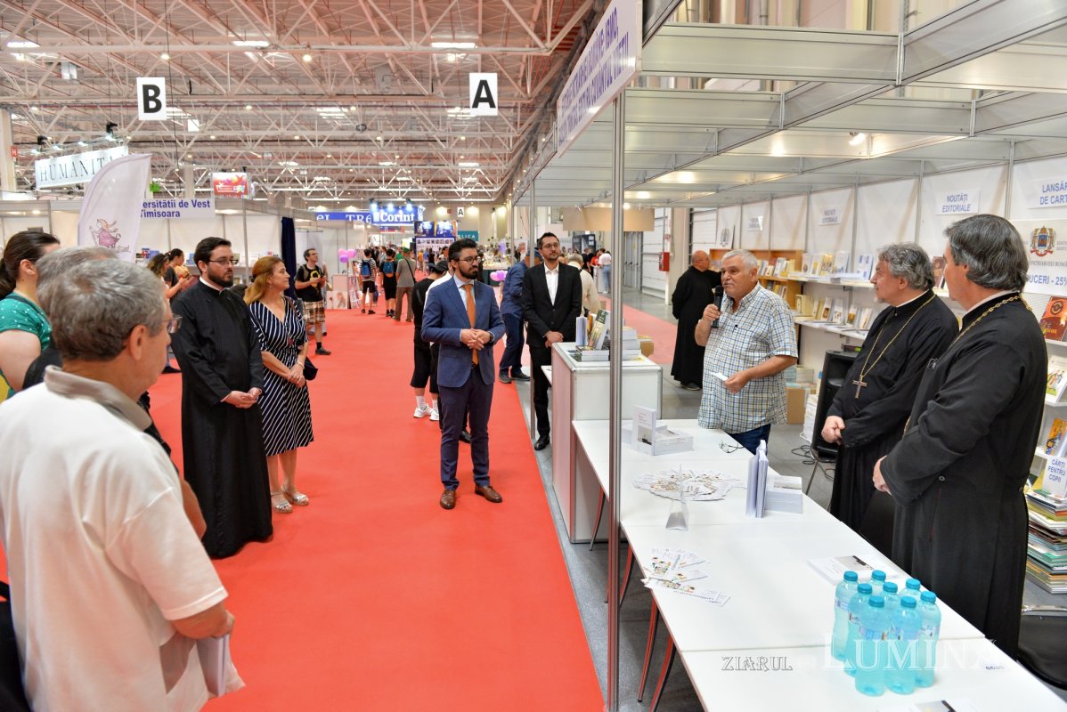 „Printre păsări şi crini. Cugetări creştine dintr-un veac grăbit”, un volum-îndemn spre căutarea bucuriilor credinţei 216376