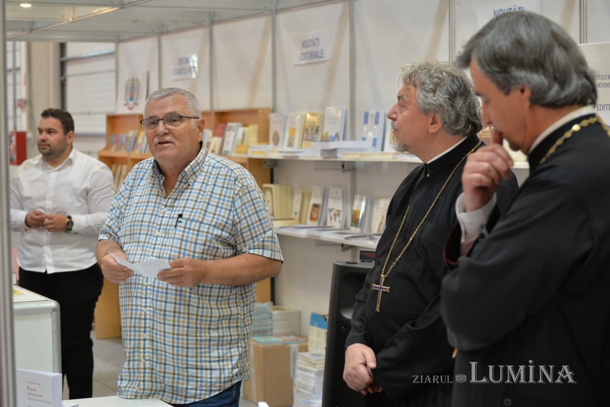 „Printre păsări şi crini. Cugetări creştine dintr-un veac grăbit”, un volum-îndemn spre căutarea bucuriilor credinţei 216382