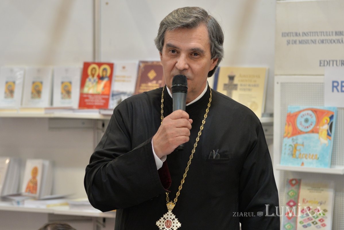 „Printre păsări şi crini. Cugetări creştine dintr-un veac grăbit”, un volum-îndemn spre căutarea bucuriilor credinţei 216383