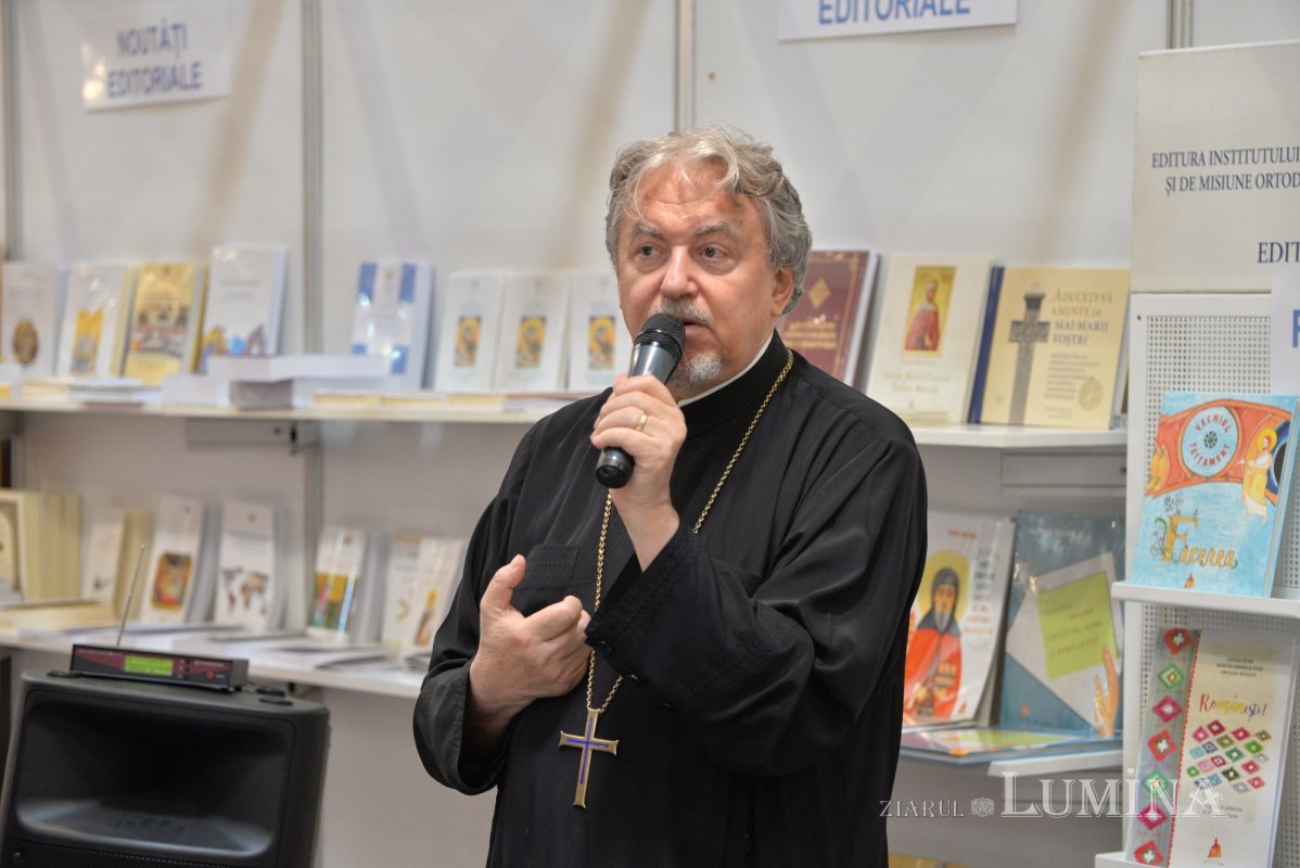 „Printre păsări şi crini. Cugetări creştine dintr-un veac grăbit”, un volum-îndemn spre căutarea bucuriilor credinţei 216385
