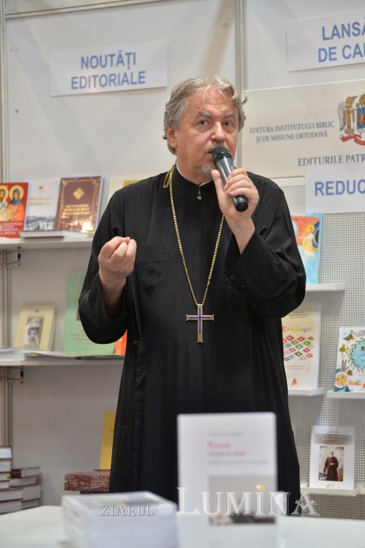 „Printre păsări şi crini. Cugetări creştine dintr-un veac grăbit”, un volum-îndemn spre căutarea bucuriilor credinţei 216387