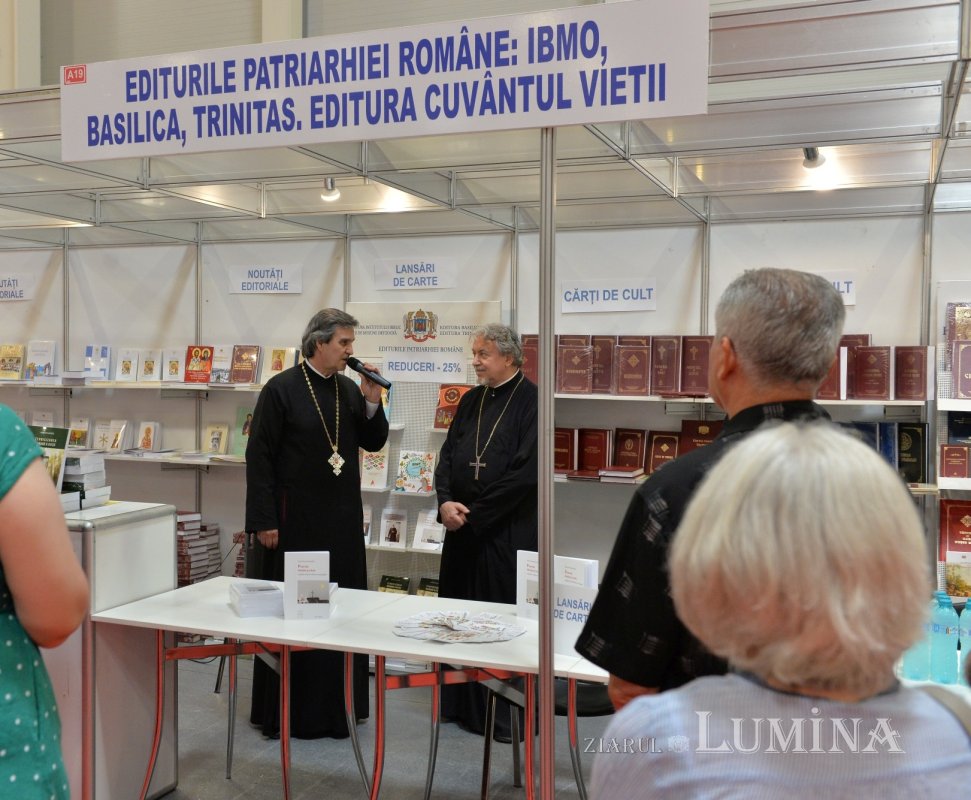 „Printre păsări şi crini. Cugetări creştine dintr-un veac grăbit”, un volum-îndemn spre căutarea bucuriilor credinţei 216392
