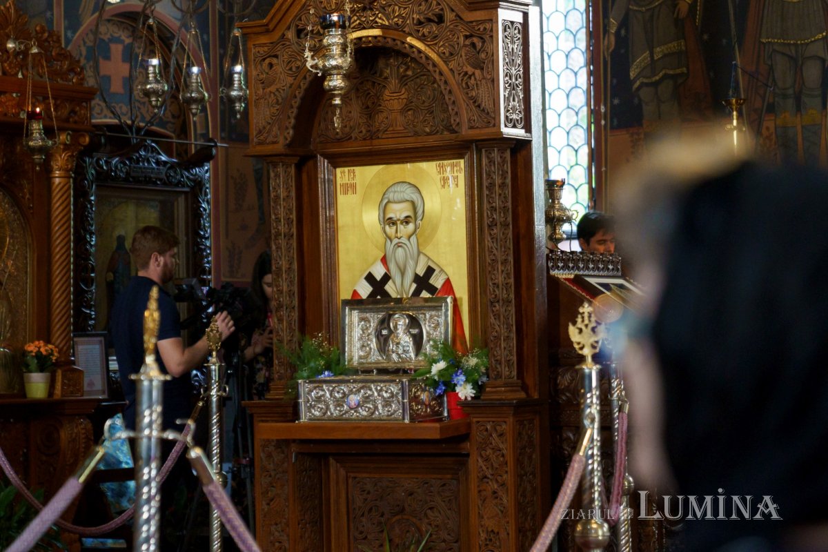 Slujire arhierească și hirotonii la Parohia Miron Patriarhul din București 216565