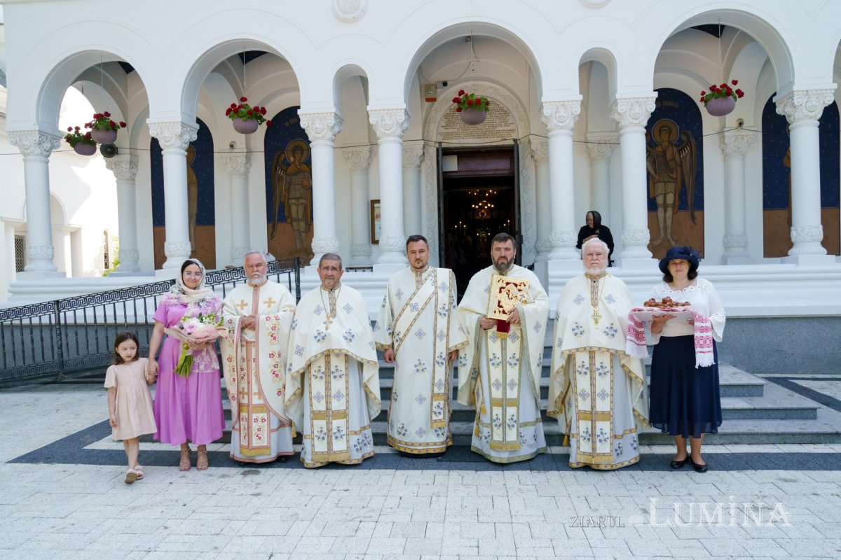 Slujire arhierească și hirotonii la Parohia Miron Patriarhul din București 216566