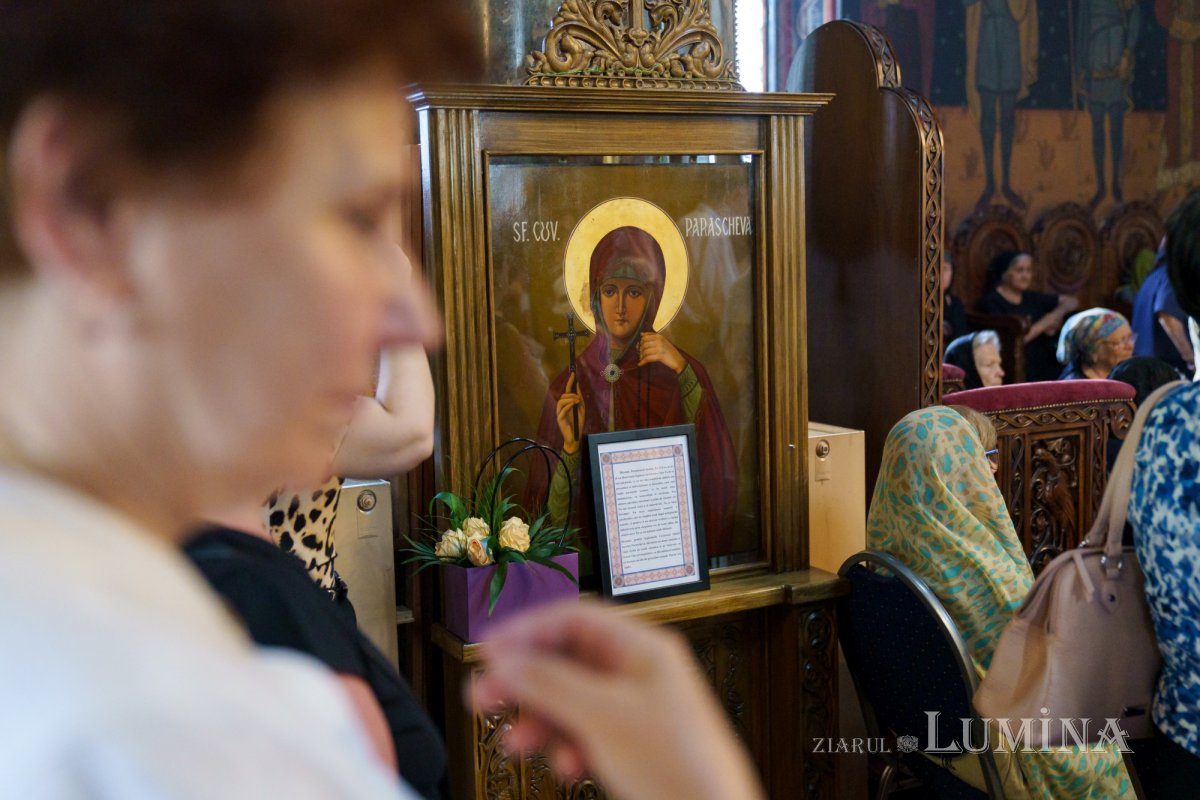 Slujire arhierească și hirotonii la Parohia Miron Patriarhul din București 216569