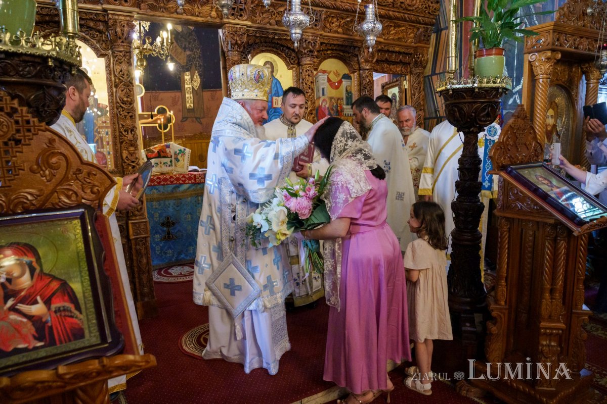 Slujire arhierească și hirotonii la Parohia Miron Patriarhul din București 216620