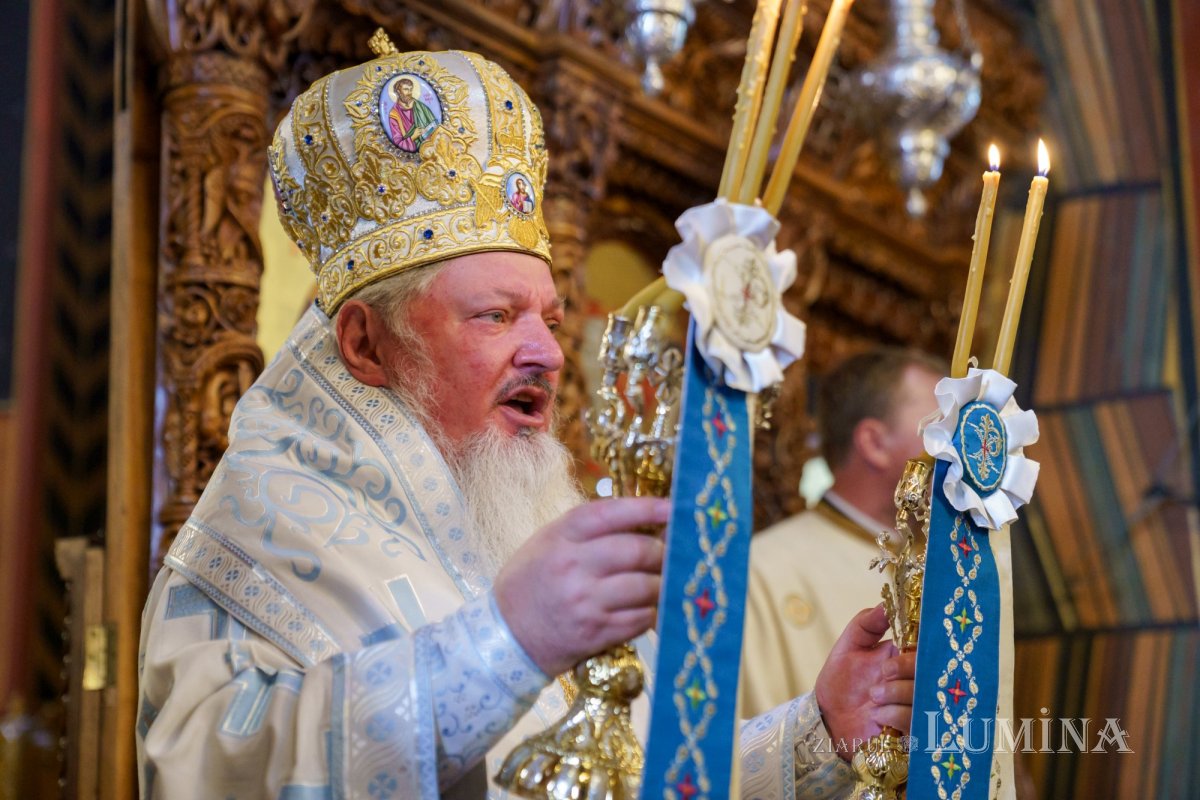 Slujire arhierească și hirotonii la Parohia Miron Patriarhul din București 216622