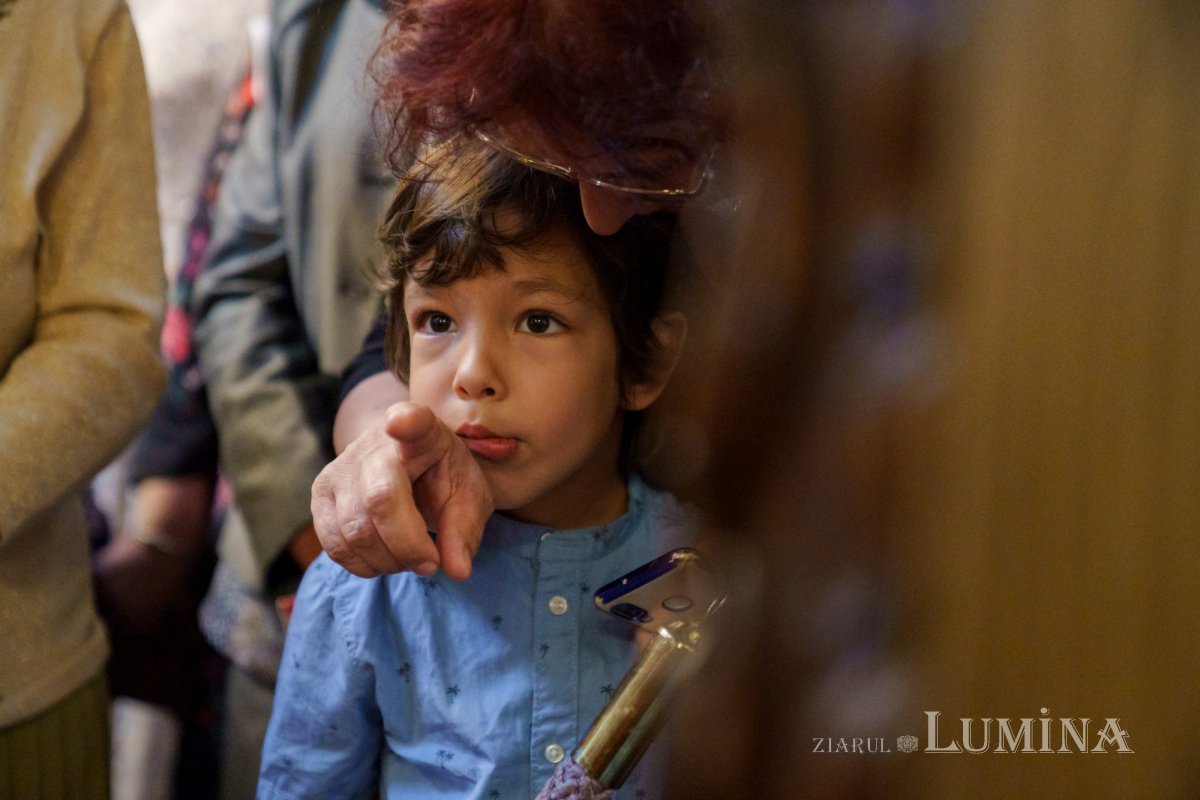 Slujire arhierească și hirotonii la Parohia Miron Patriarhul din București 216623