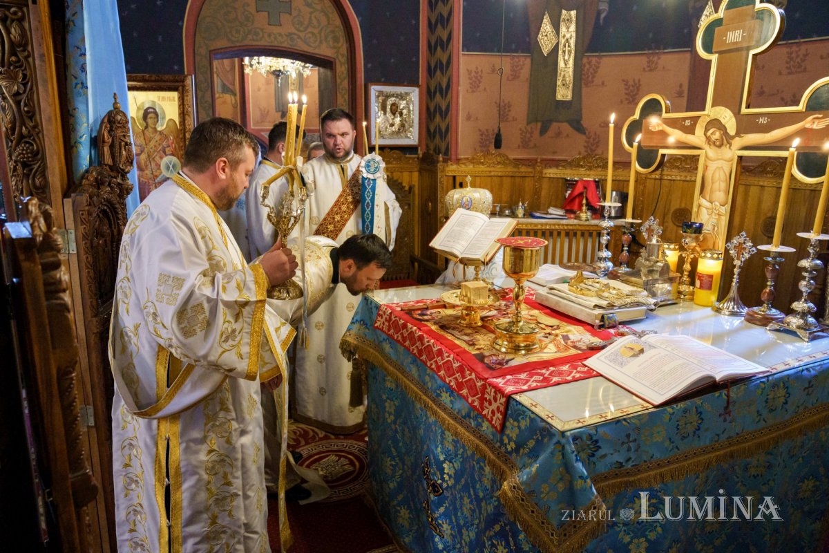 Slujire arhierească și hirotonii la Parohia Miron Patriarhul din București 216627