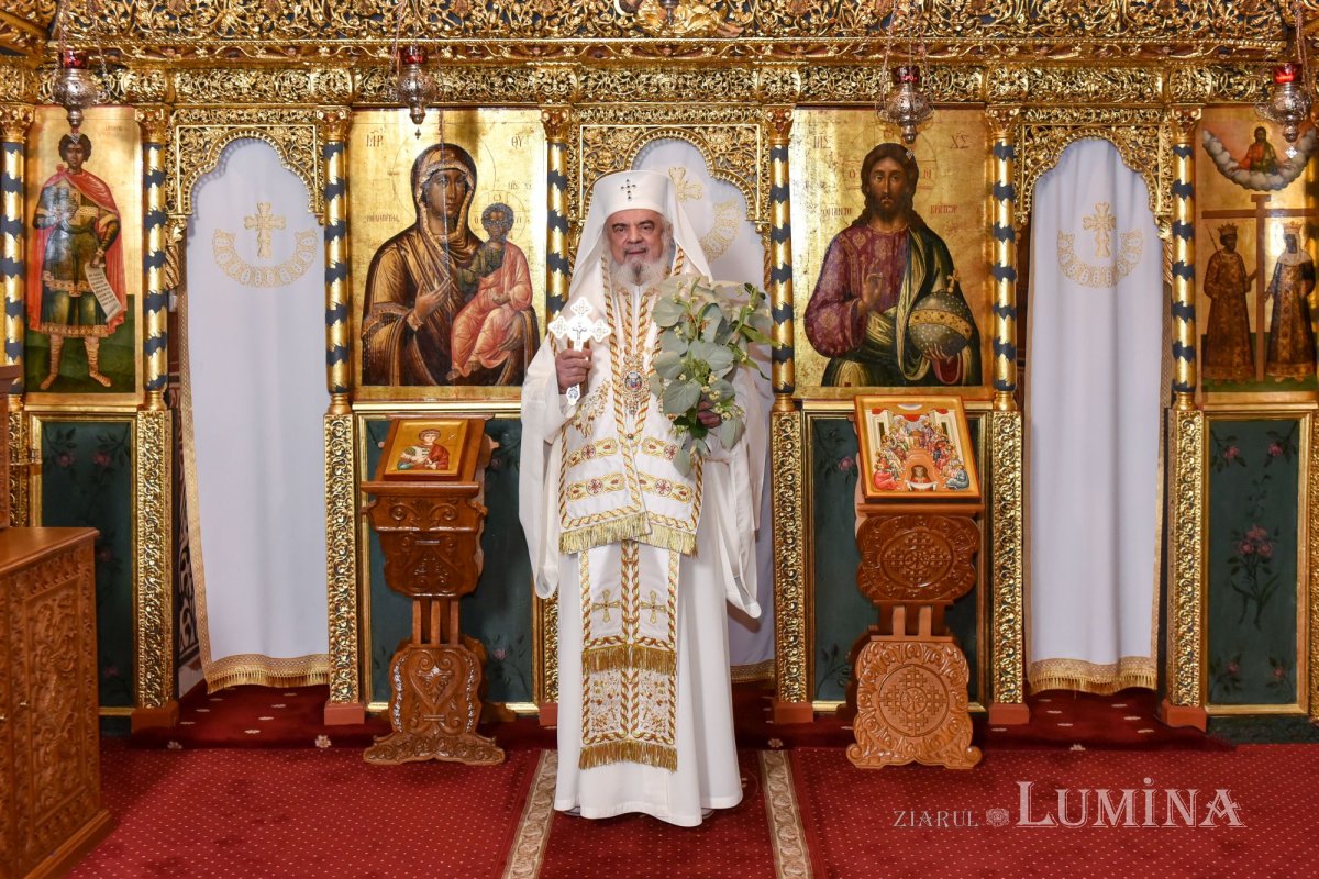 „Duhul Sfânt constituie și sfințește Biserica lui Hristos” 217120