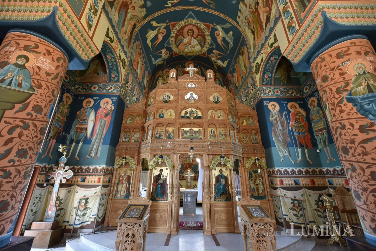 Veşmânt de har pentru biserica parohiei prahovene Bucov 217238