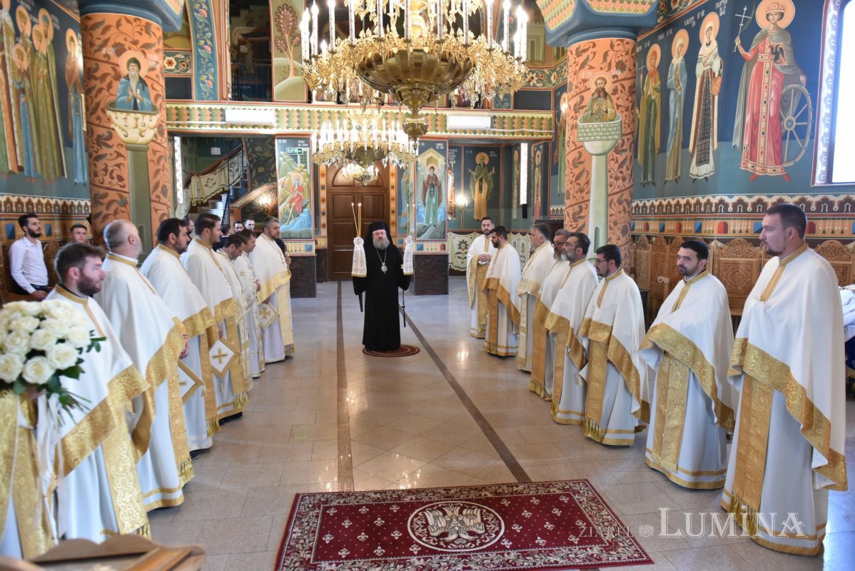 Veşmânt de har pentru biserica parohiei prahovene Bucov 217240