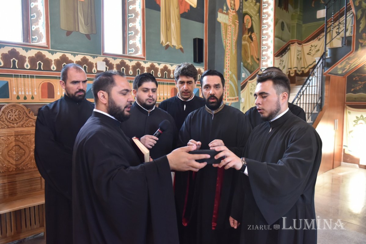 Veşmânt de har pentru biserica parohiei prahovene Bucov 217241