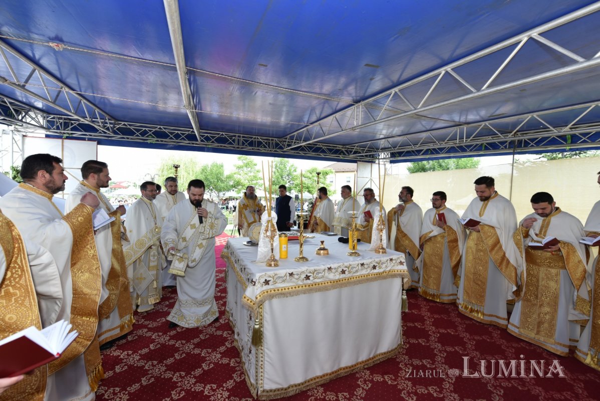 Veşmânt de har pentru biserica parohiei prahovene Bucov 217244