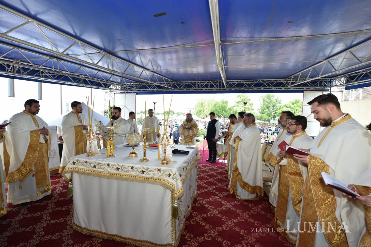 Veşmânt de har pentru biserica parohiei prahovene Bucov 217245