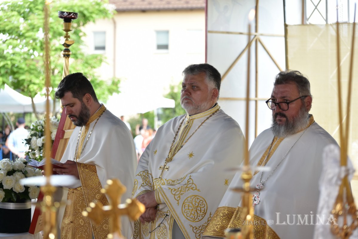 Veşmânt de har pentru biserica parohiei prahovene Bucov 217247