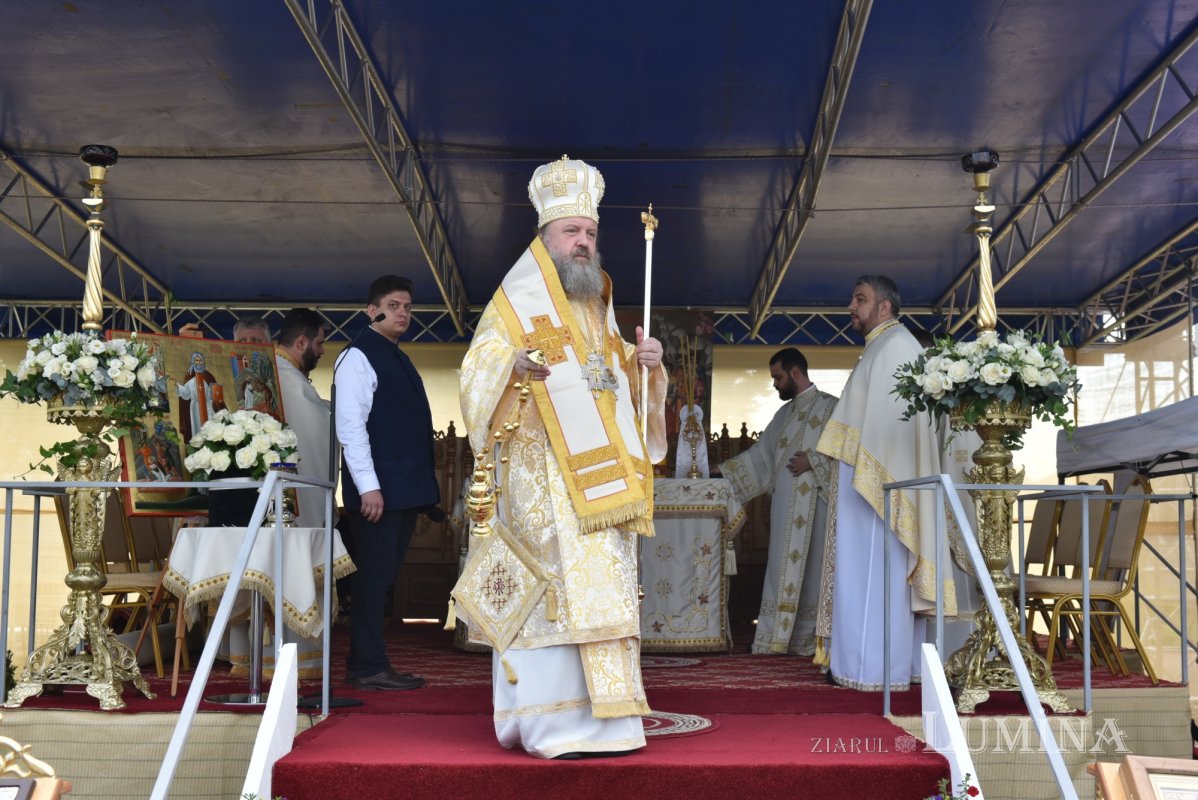 Veşmânt de har pentru biserica parohiei prahovene Bucov 217250