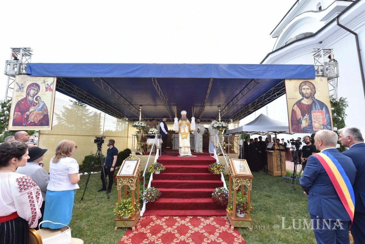 Veşmânt de har pentru biserica parohiei prahovene Bucov 217252