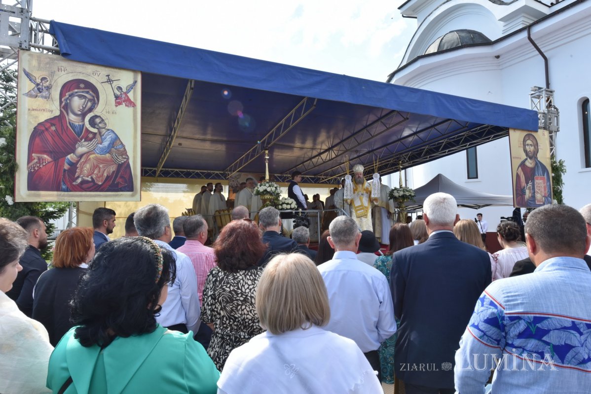 Veşmânt de har pentru biserica parohiei prahovene Bucov 217254