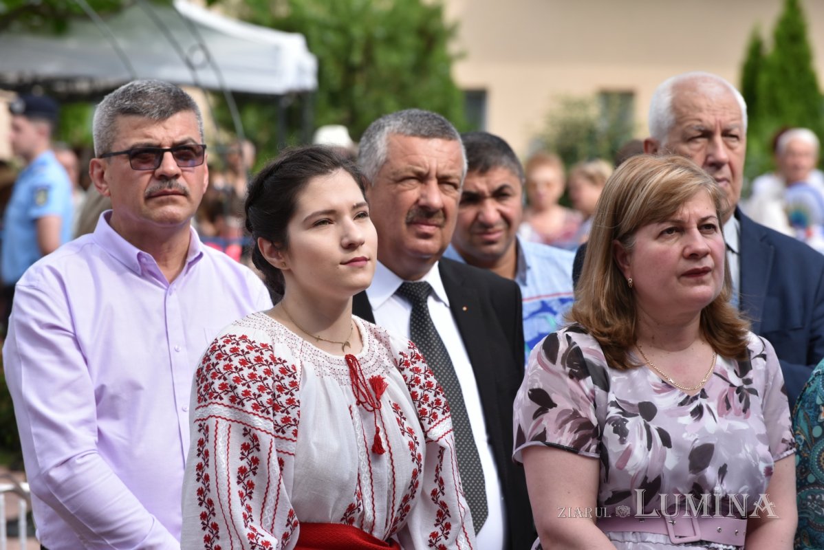 Veşmânt de har pentru biserica parohiei prahovene Bucov 217255