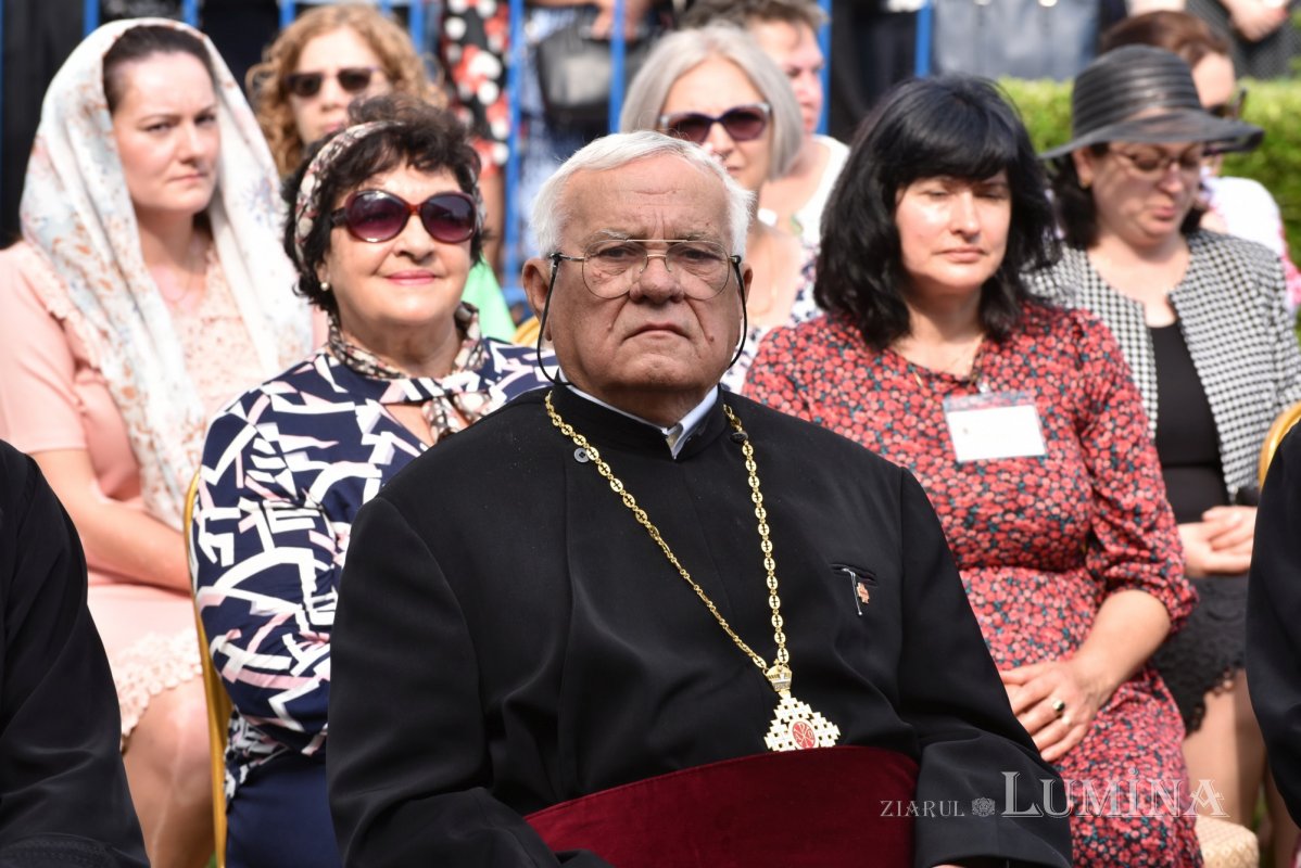 Veşmânt de har pentru biserica parohiei prahovene Bucov 217256