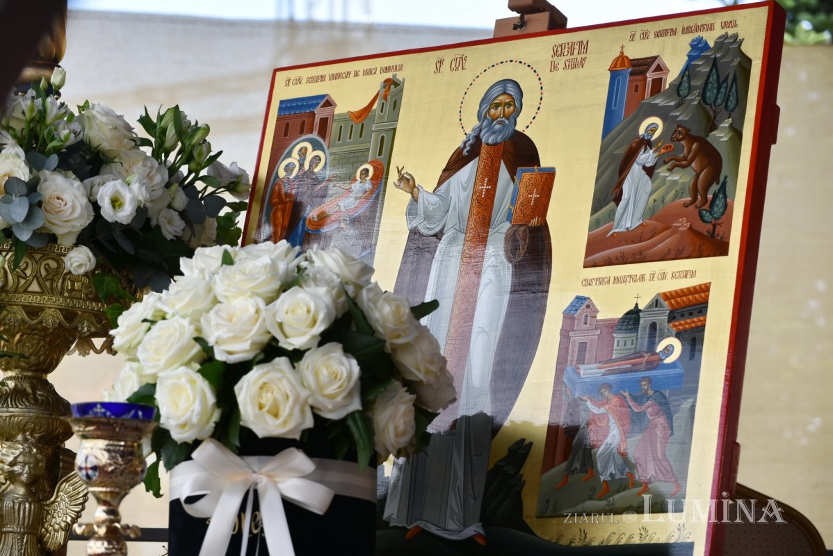 Veşmânt de har pentru biserica parohiei prahovene Bucov 217258