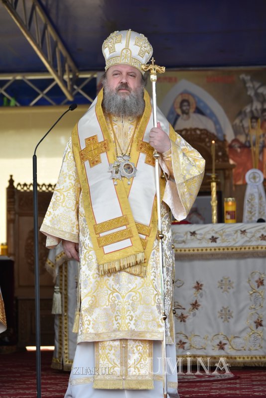 Veşmânt de har pentru biserica parohiei prahovene Bucov 217261