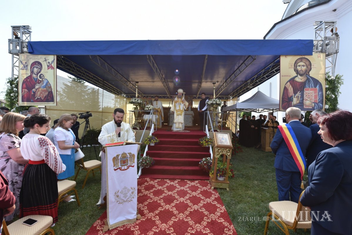 Veşmânt de har pentru biserica parohiei prahovene Bucov 217262