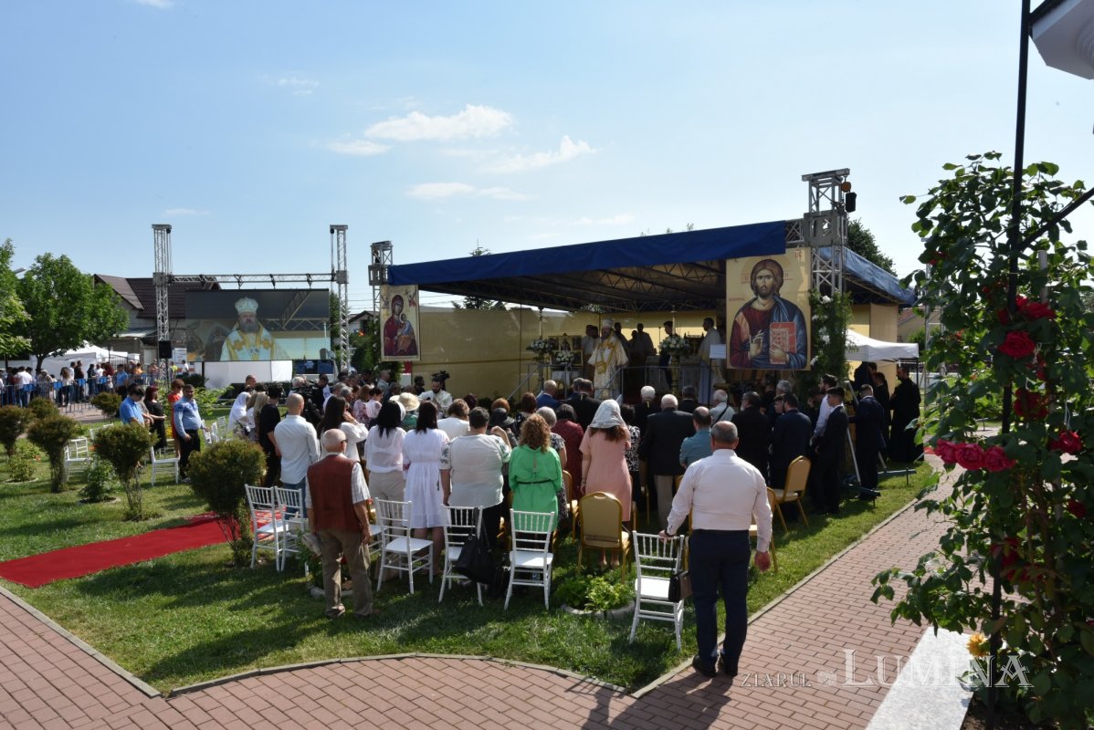 Veşmânt de har pentru biserica parohiei prahovene Bucov 217263