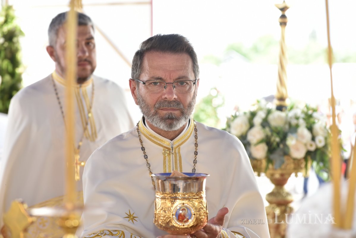 Veşmânt de har pentru biserica parohiei prahovene Bucov 217265