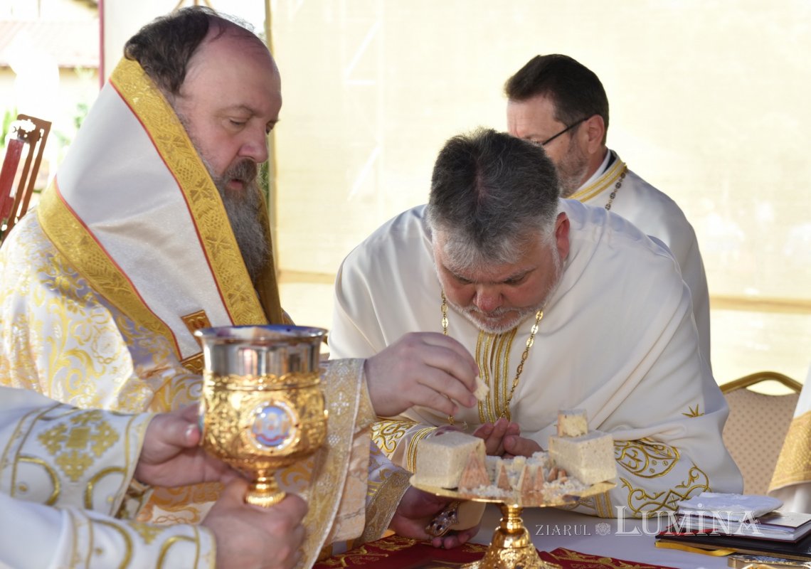 Veşmânt de har pentru biserica parohiei prahovene Bucov 217266