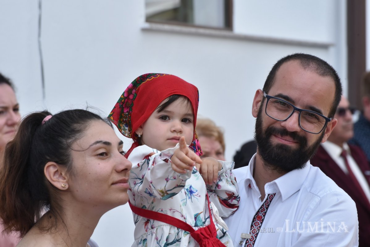 Veşmânt de har pentru biserica parohiei prahovene Bucov 217268