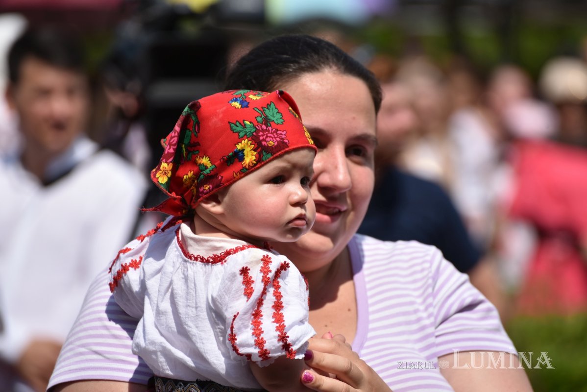 Veşmânt de har pentru biserica parohiei prahovene Bucov 217270