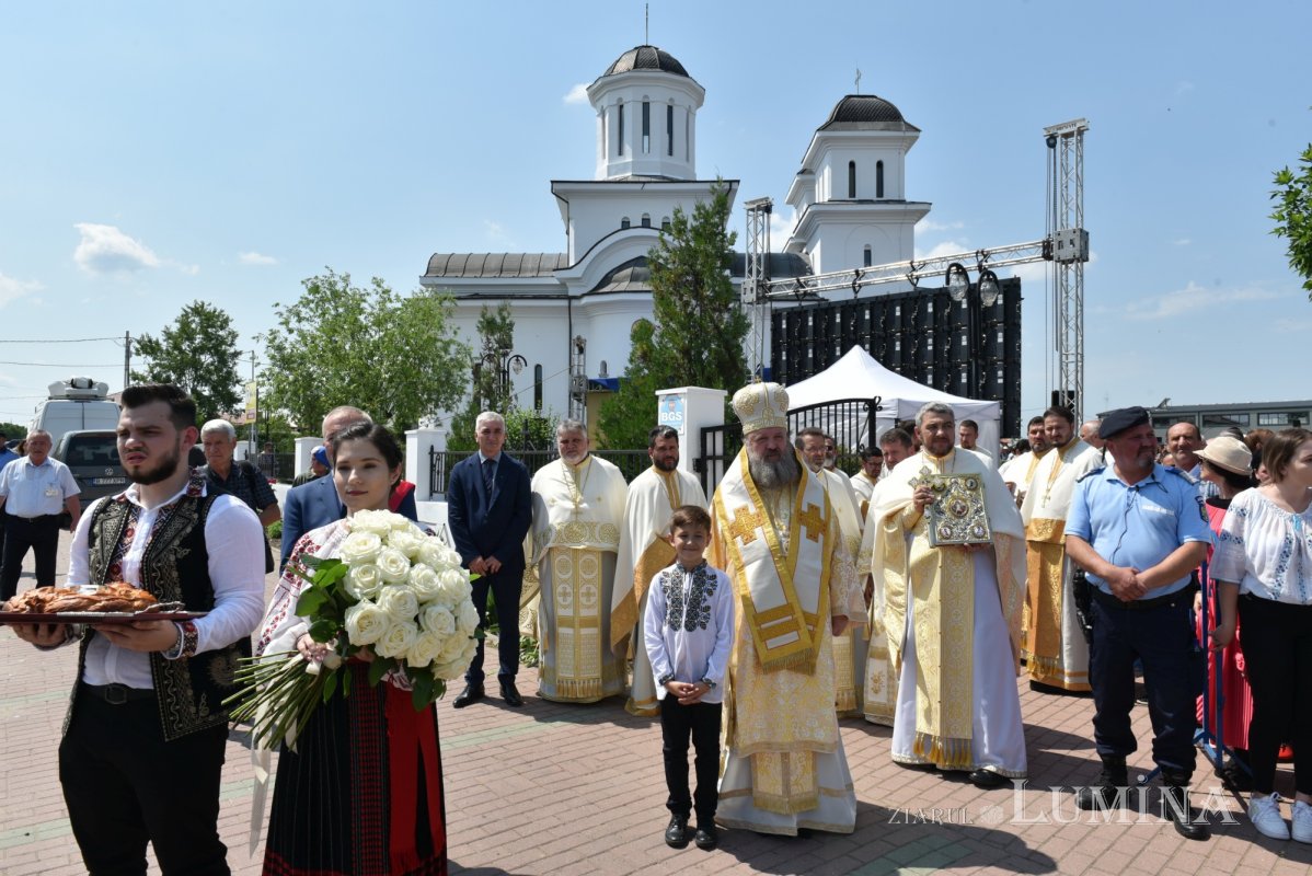 Veşmânt de har pentru biserica parohiei prahovene Bucov 217271