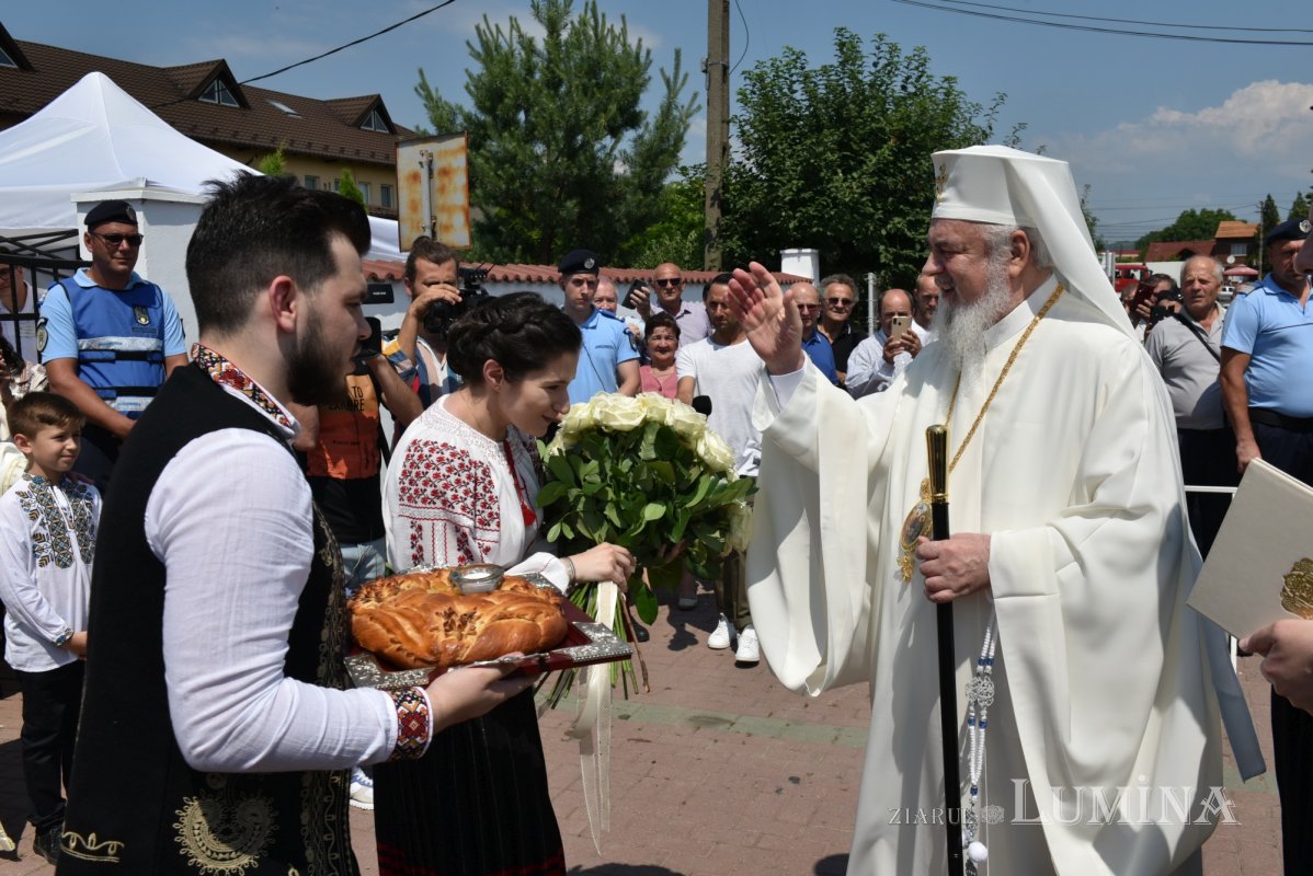Veşmânt de har pentru biserica parohiei prahovene Bucov 217272