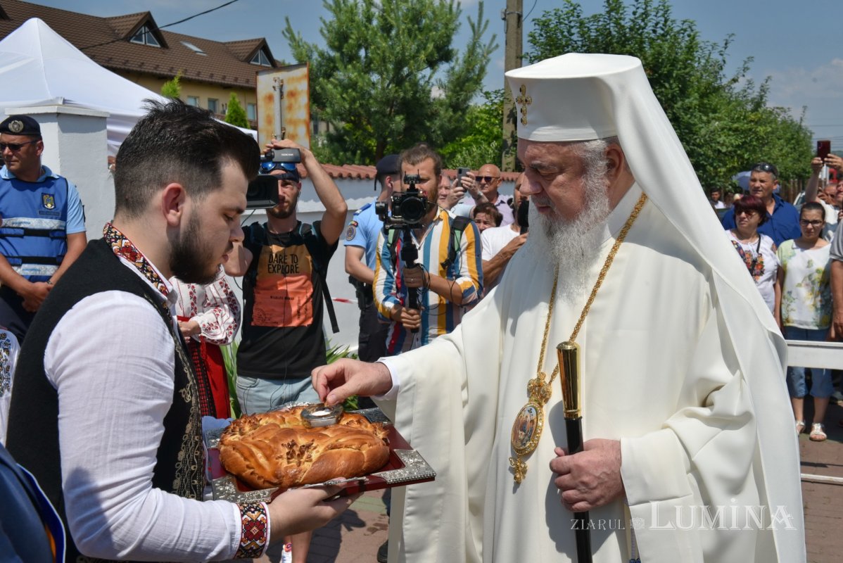 Veşmânt de har pentru biserica parohiei prahovene Bucov 217273
