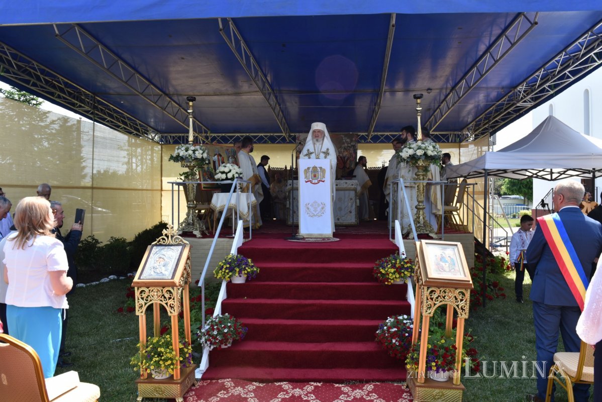 Veşmânt de har pentru biserica parohiei prahovene Bucov 217275