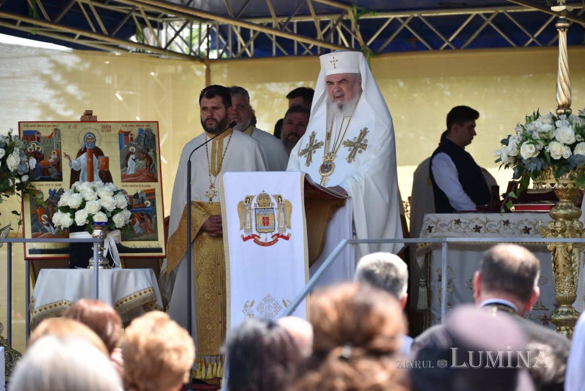 Veşmânt de har pentru biserica parohiei prahovene Bucov 217277