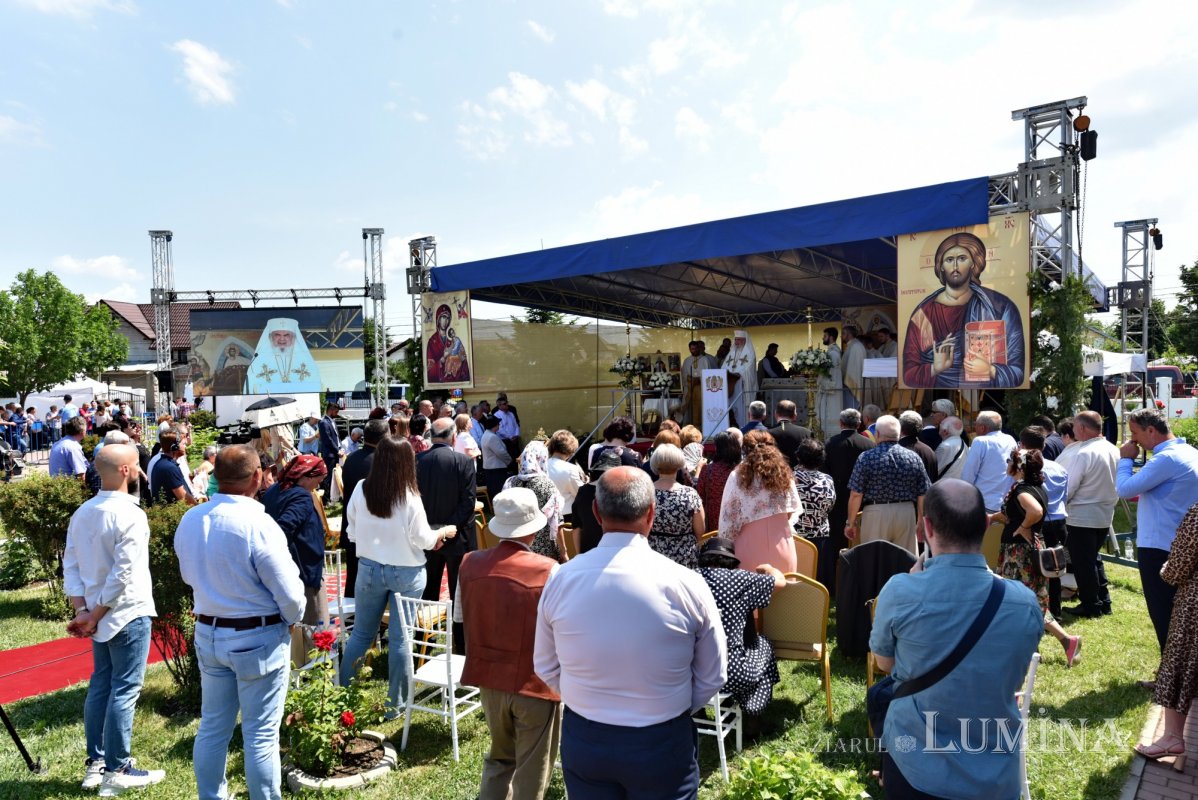 Veşmânt de har pentru biserica parohiei prahovene Bucov 217278