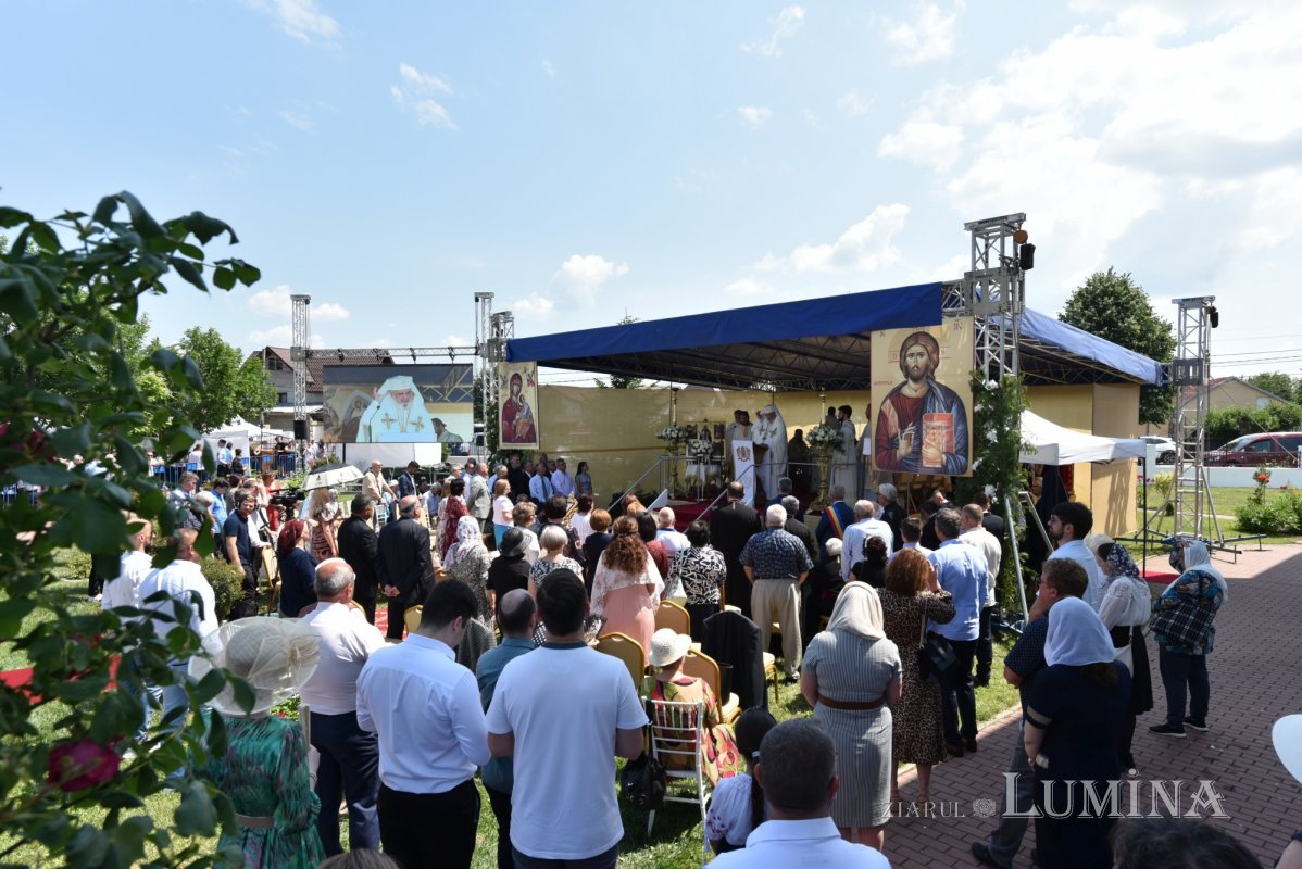 Veşmânt de har pentru biserica parohiei prahovene Bucov 217280